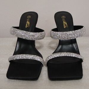 Black heels featuring sparkling rhinestone Size 7